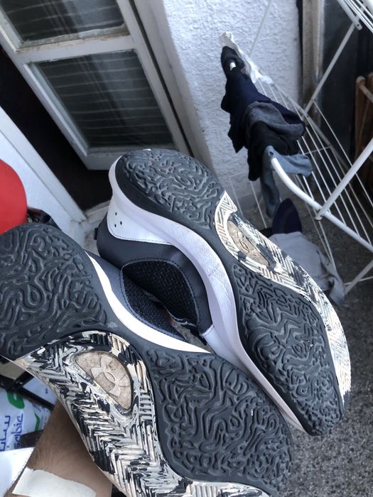 Under Armourt обувки нови и оригинални 43