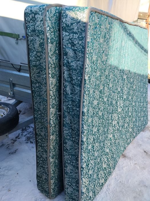 Отдам даром матрасы