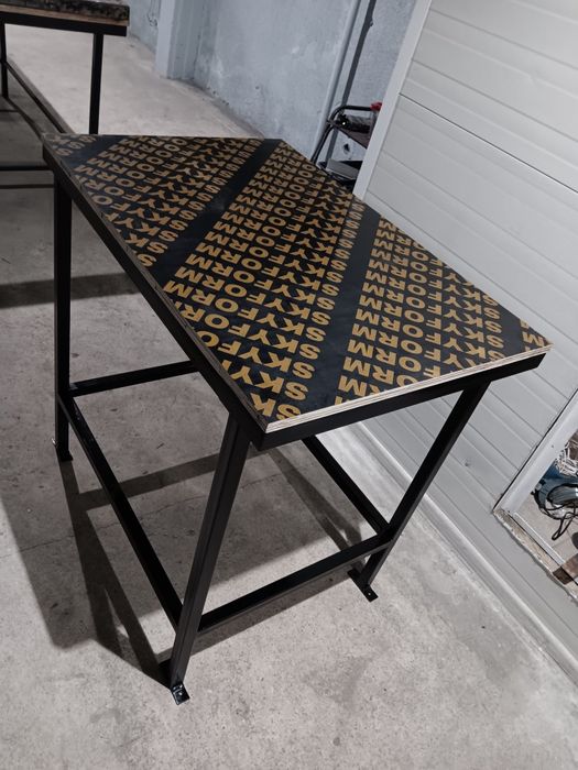 Метална работна маса