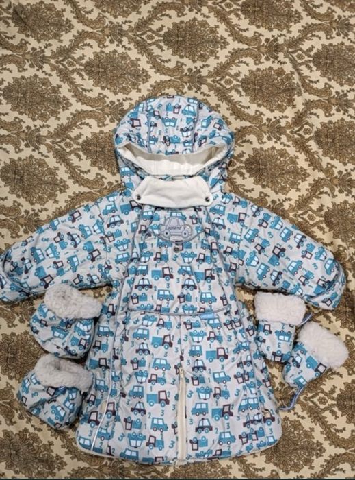 Продам комбенизон, куртки и тройку.
