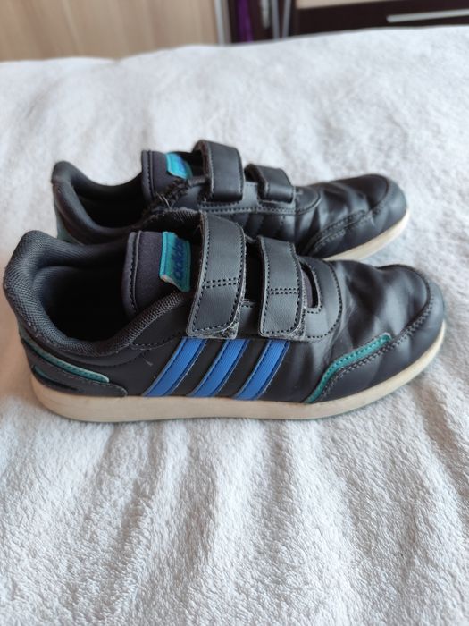 Маратонки адидас