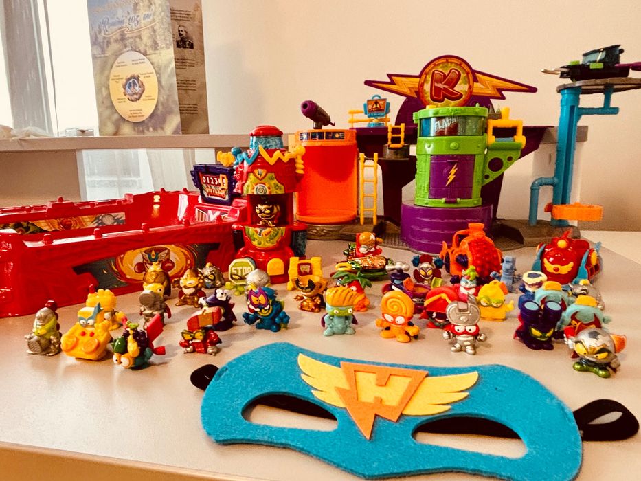 Figurine Superzings si Laboratorul Kazoom