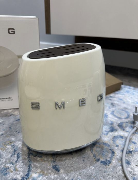 Продам набор ножей Smeg