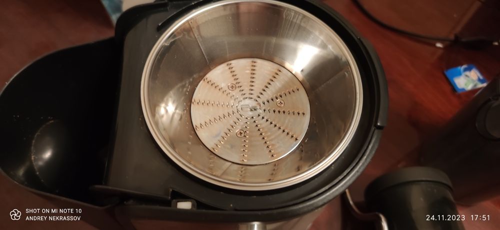 Продам соковыжималку Scarlet