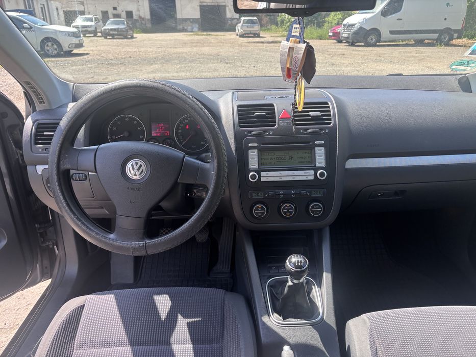Volkswagen  Jetta 1.6 tsi