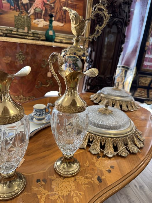 Pereche carafe din sticla si metal aurit