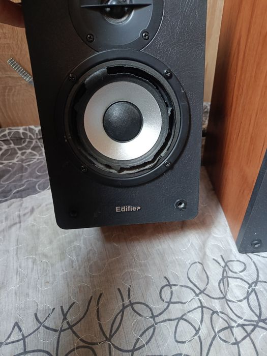 Продам акустическая система Edifier R1200T