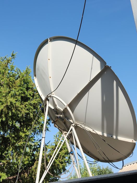 Цифровая спутниковая антенна.