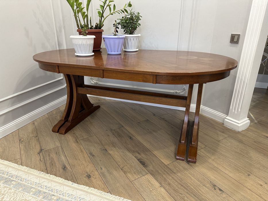 Стол для гостиной