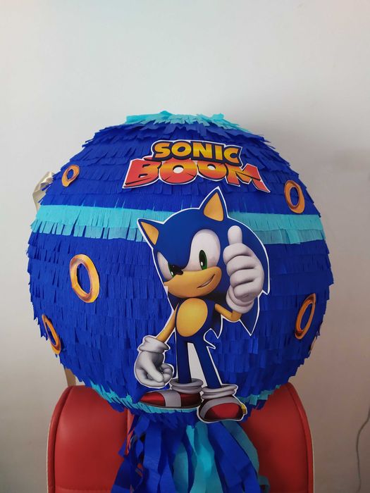 Pinata Sonic piniata smile.