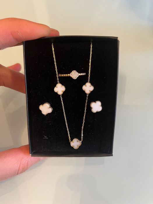 Златни бижута Van Cleef