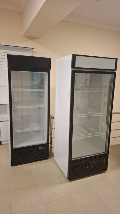 Продается витринный холодильник