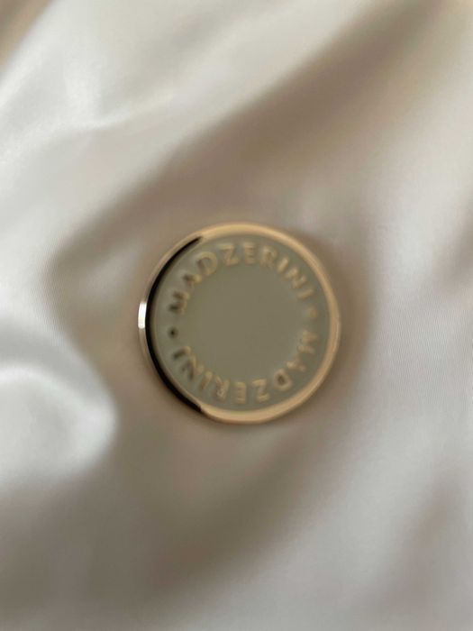 Scurta femei Madzerini, cu 2 fete