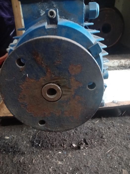 продам электромотор недорого