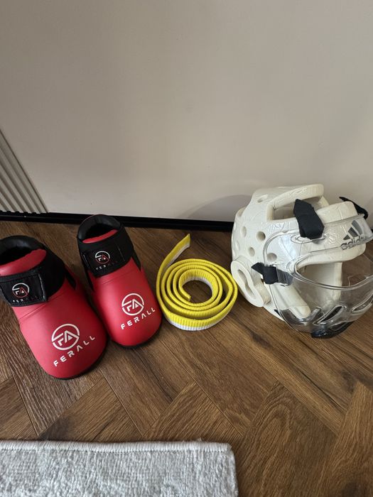 Продам шлем для таэквандо