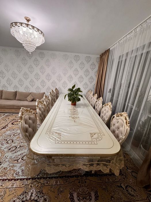 Продам обеденный стол в гостинную