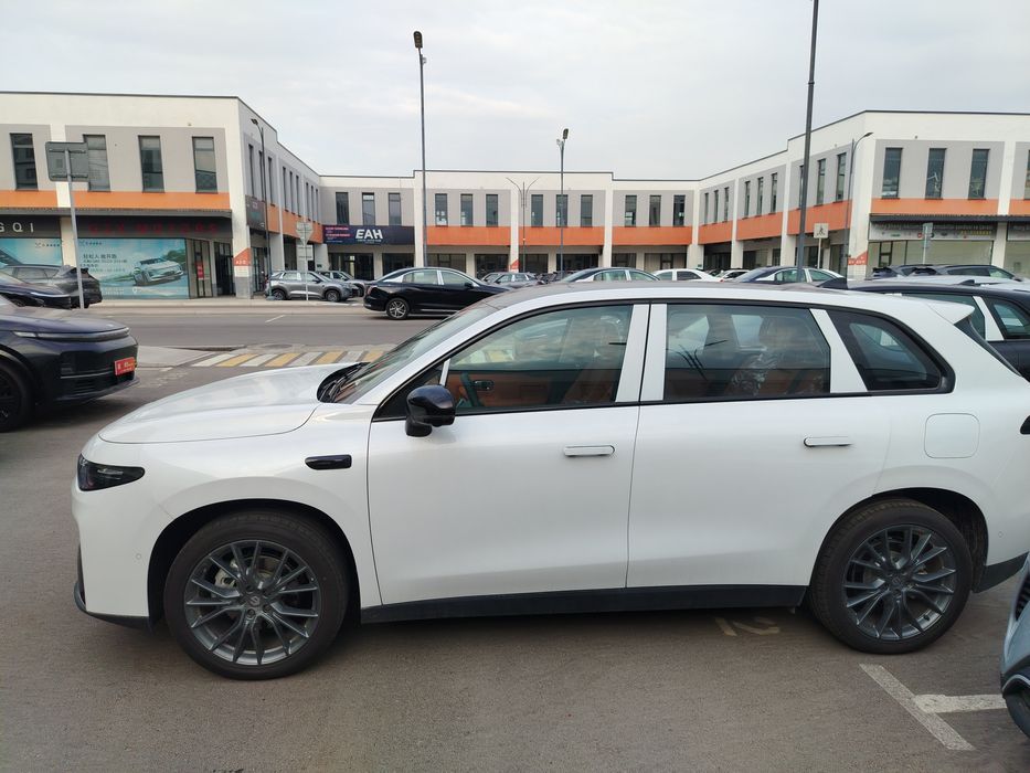 Leapmotor c10 Hybrid restayling, dop opsiya li hamma rangi bor