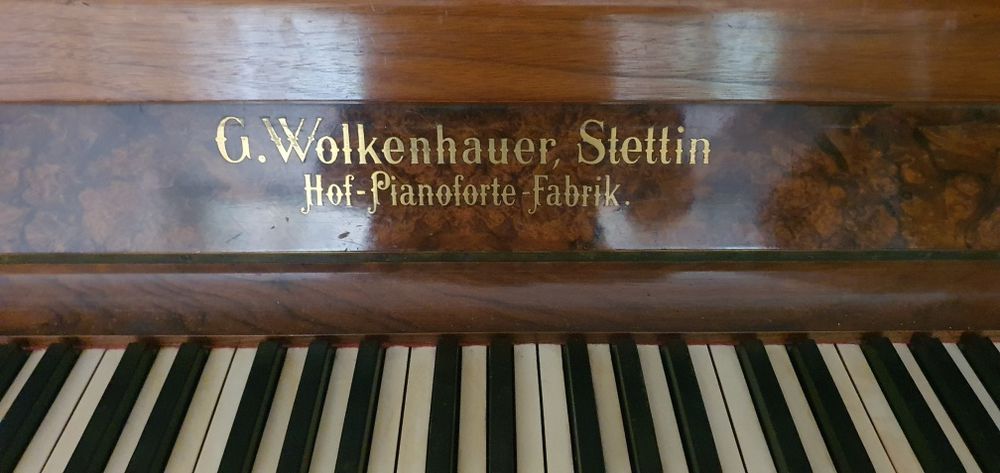 Автентично антикварно пиано перфектно състояние и функционалност