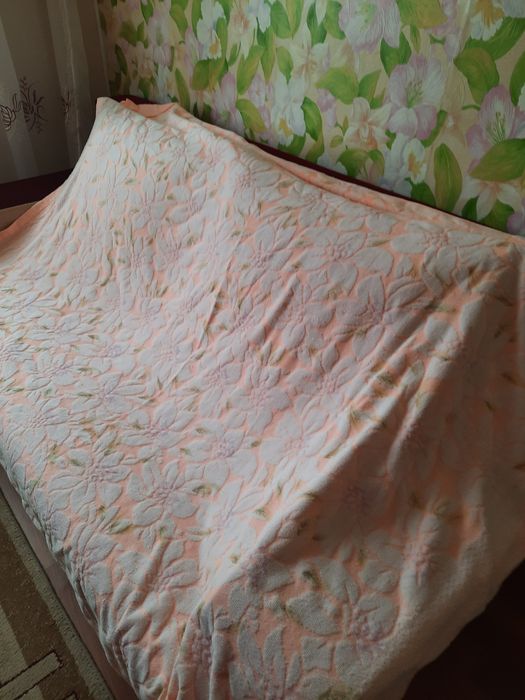 Продаются  пледы , одеяло.