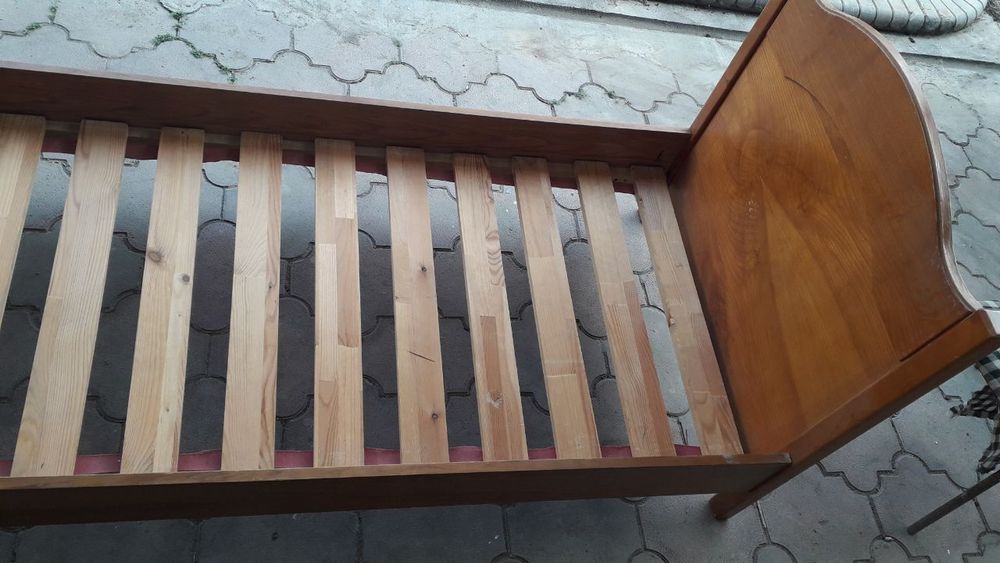 Продается кравать деревянная