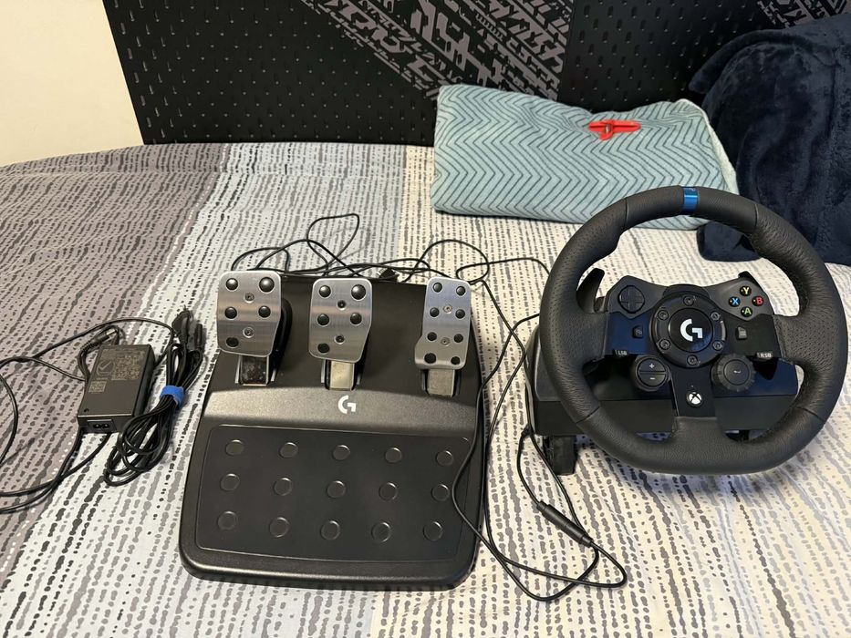 Комплект кормило Logitech G923 + скоростен лост