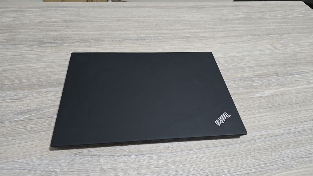 Laptop Lenovo Thinkpad T14,ryzen5,16Gb,ssd256Gb,14.1Fhd
