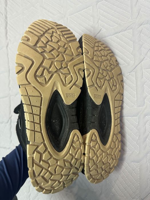 Продам зимние кроссовки