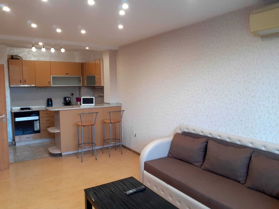 Дава се под наем Двустаен апартамент в Варна, Бизнес хотел - 68 кв.м за 600 € - Снимка #2