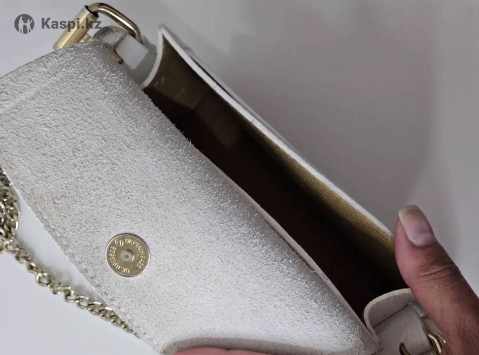 Продам сумку белого цвета