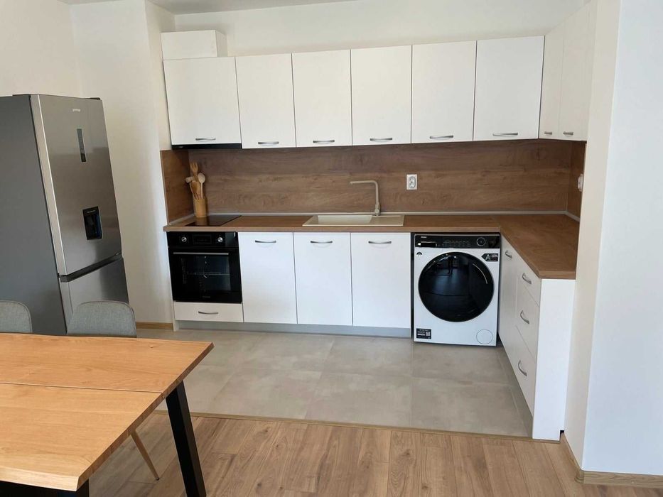 Дава се под наем Тристаен апартамент в София, Център - 85 кв.м за 663 € - Снимка #2