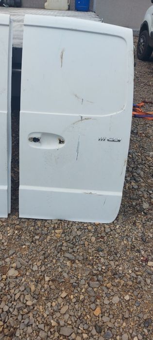 Продавам задни врати за Мерцедес вито 2007 година