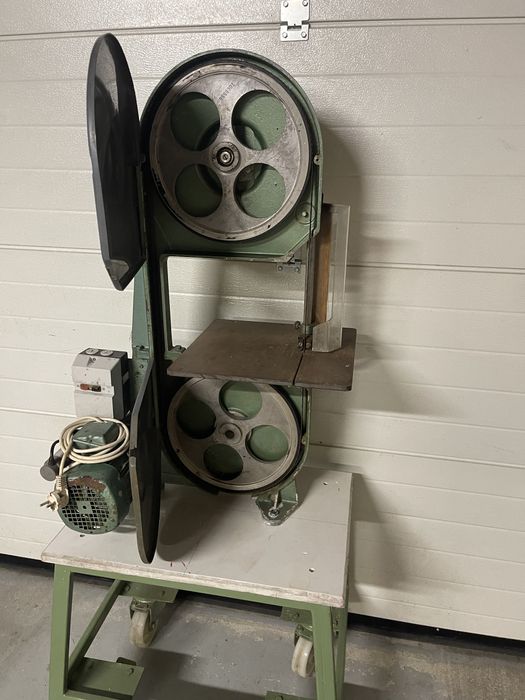 Banzic Fierastrau vertical panglica Rondy