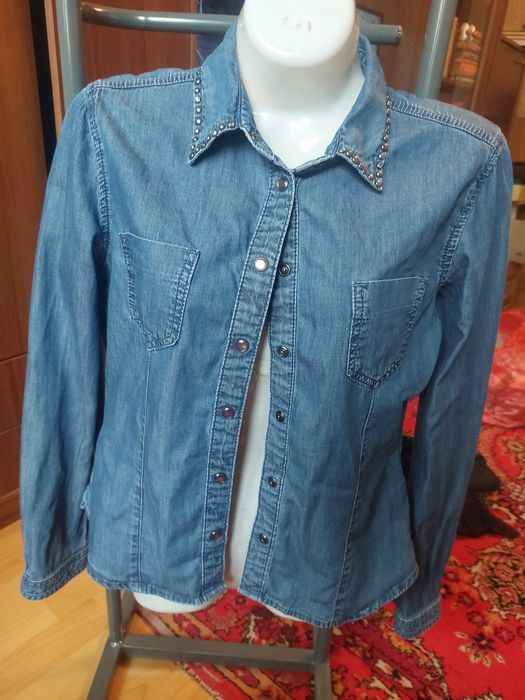 Продам рубашку с капюшоном и др.