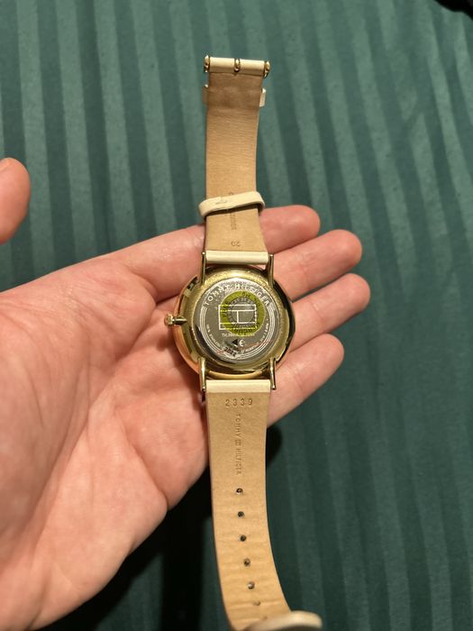 Vand ceas tommy hilfiger pentru femei