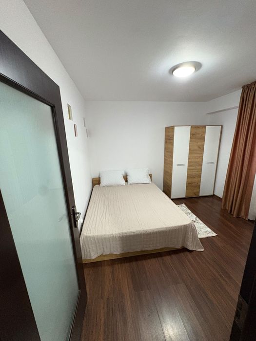 Închiriez apartament