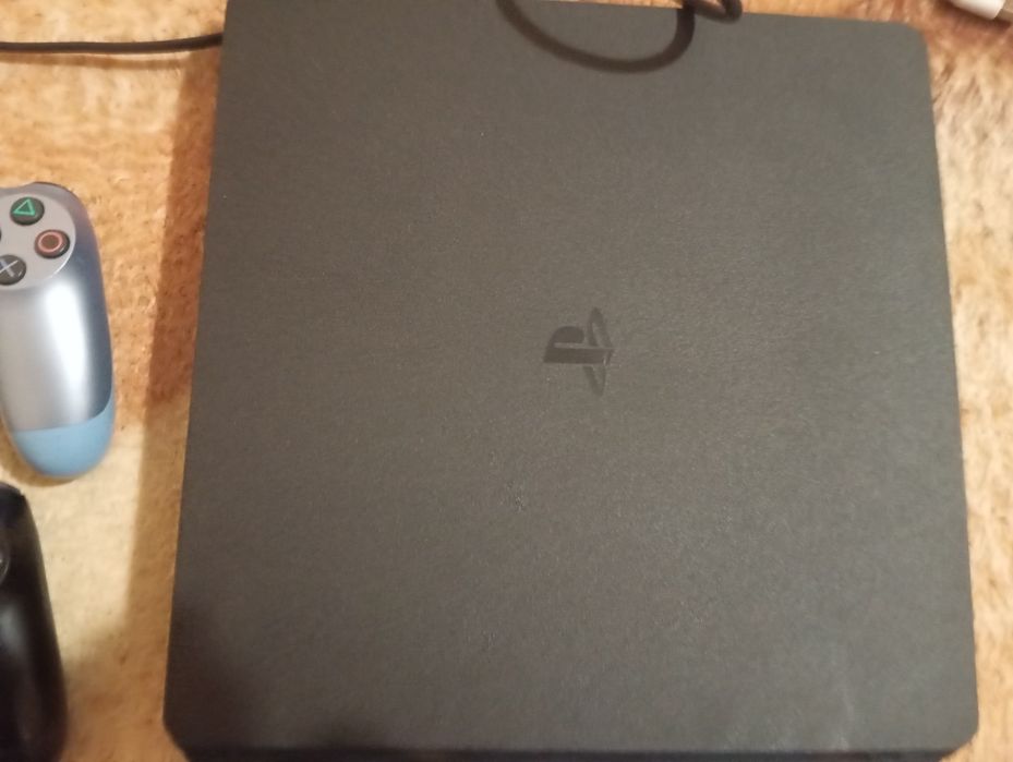 Плейстейшън 4 слим