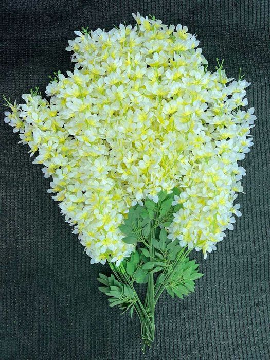 Висячие цветы композиции