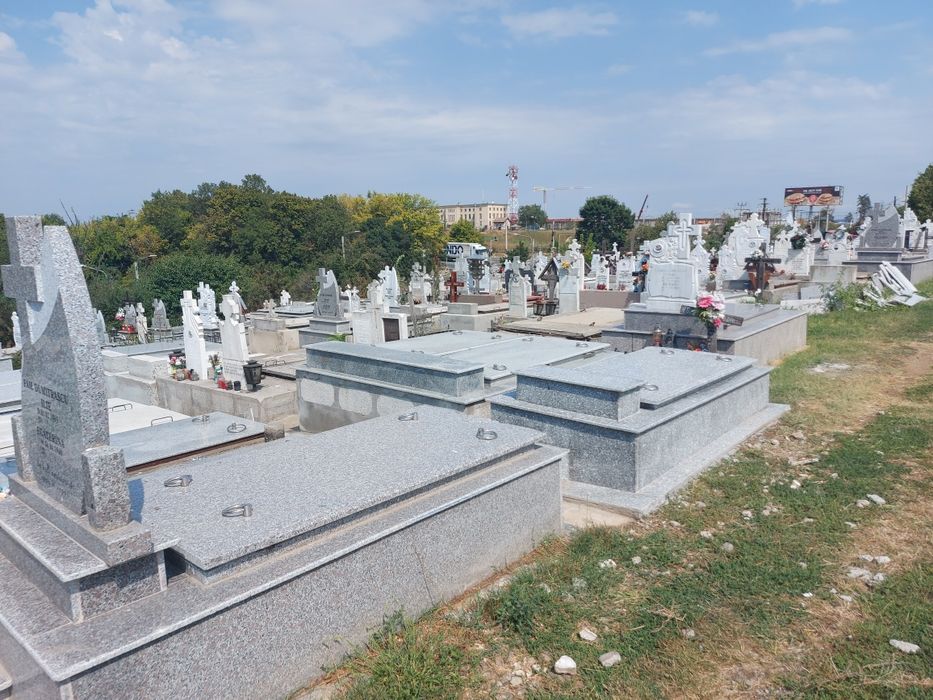 Vând loc veci cimitirul Hanul doctorului