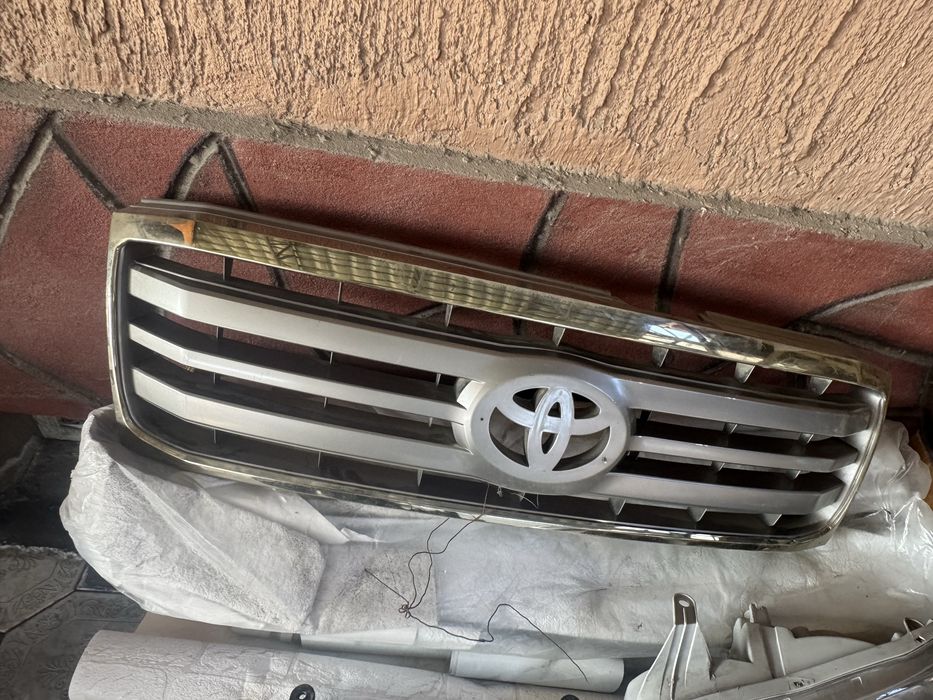 Решетка радиатора land cruiser100