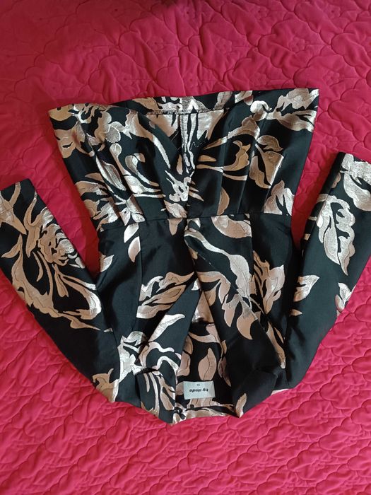 Нарядный красивый костюм с юбкой