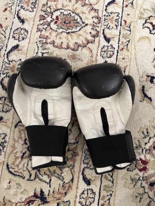 ПРОДАМ боксерские перчатки