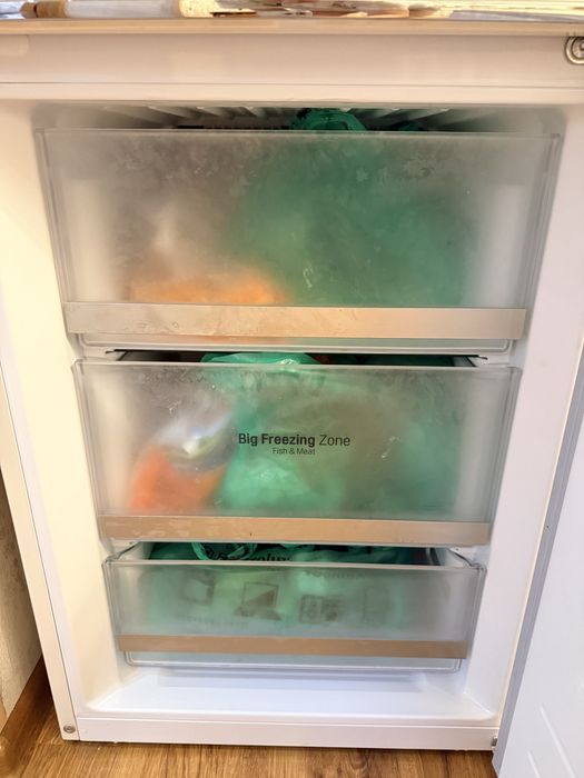 Продам Холодильник LG Inverter linear ( новый)