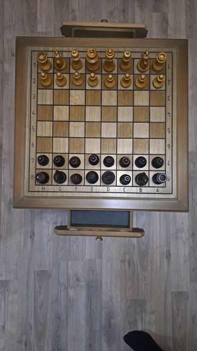 Шахматный  стол.