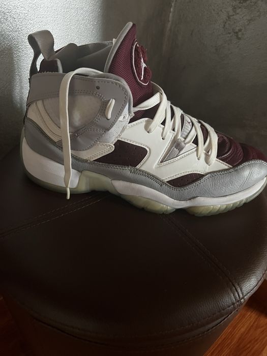 Adidasi Jordan Jumpman Two Trey