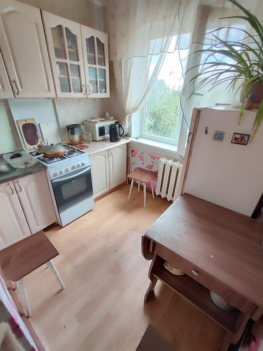 Продам  2 х комн. Квар. 2-27, 4 этаж