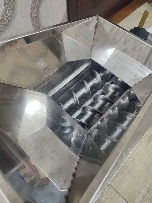 Xamir aparat srochna sotiladi