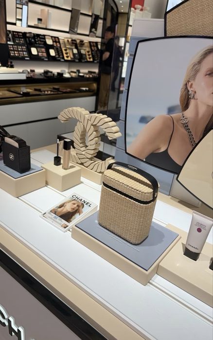 В наличии! Косметички Dior