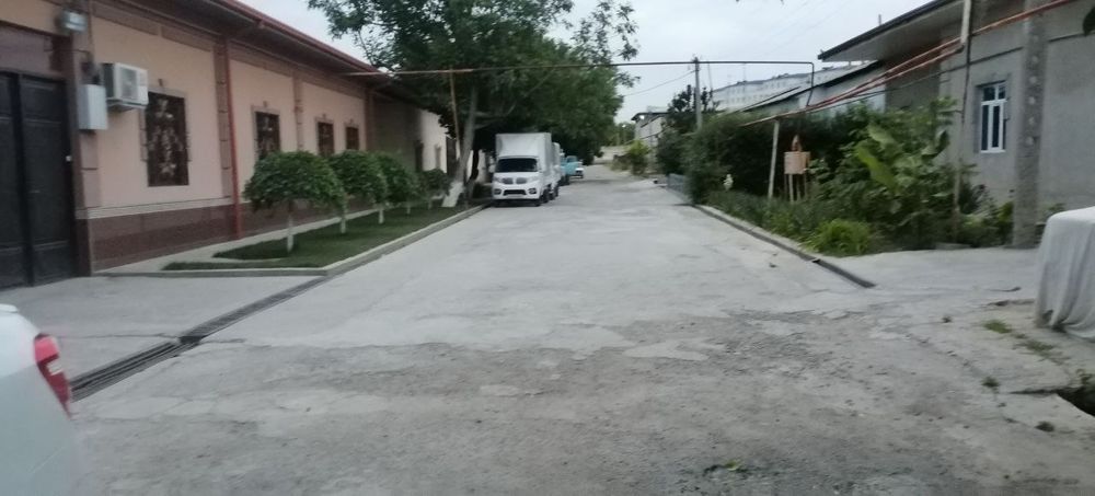 Tayyor uy sotiladi 8 sotix 10 xona