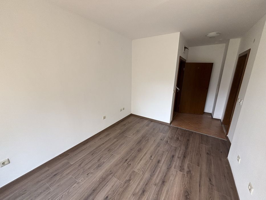 Тристаен в жилищна сграда с ниска такса поддръжка