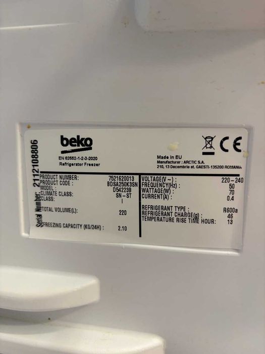 Хладилник за вграждане с две врати Beko BDSA250K4SN (220л, 144,8см)